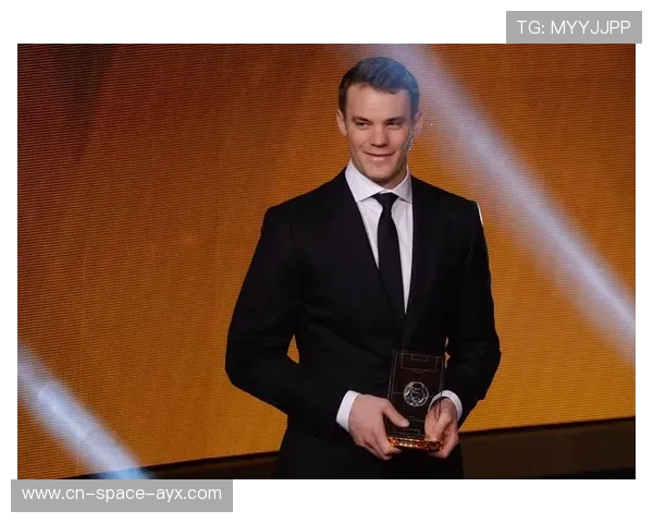 诺伊尔谈拜仁晋级：对结果满意，欧冠总会出现艰难场面